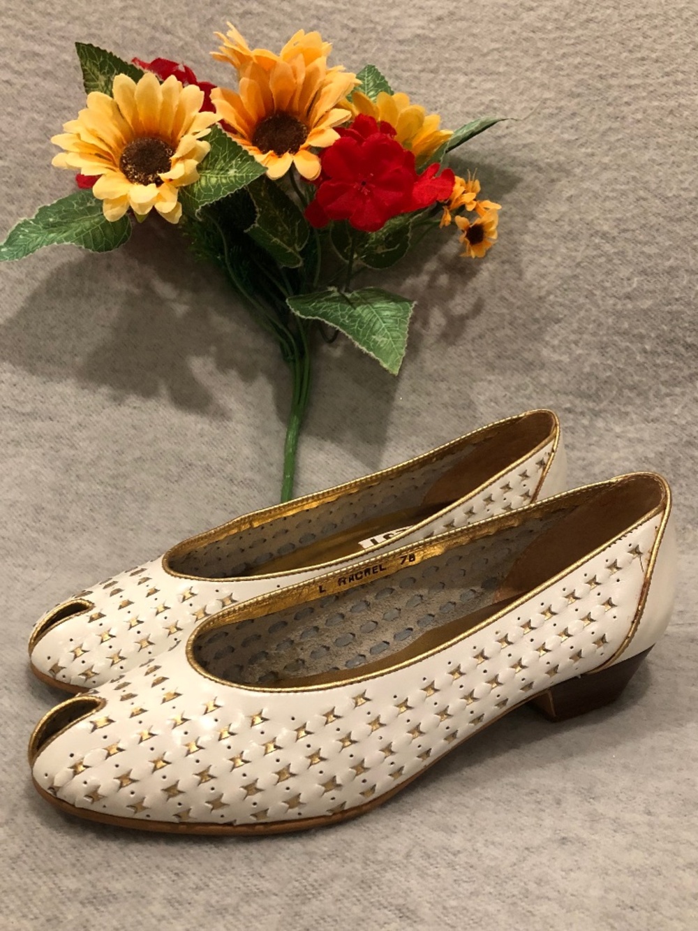 White Leather Peep-toe Shoes with Gold Cutouts